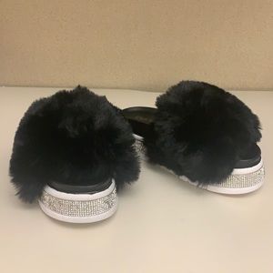 Never worn Azalea Wang furry platform sandals